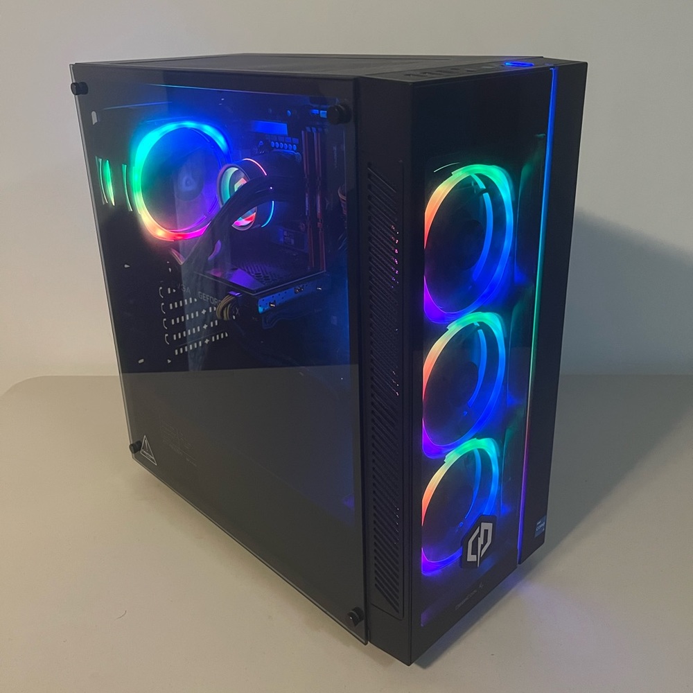 Cyber power gaming pc w/ keyboard and mouse